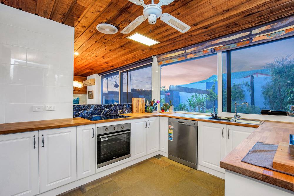 9 Lergessner Street, BIGGERA WATERS, QLD 4216