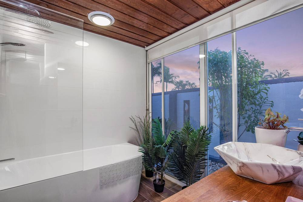 9 Lergessner Street, BIGGERA WATERS, QLD 4216
