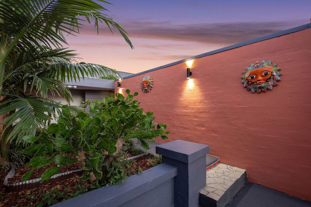 9 Lergessner Street, BIGGERA WATERS, QLD 4216