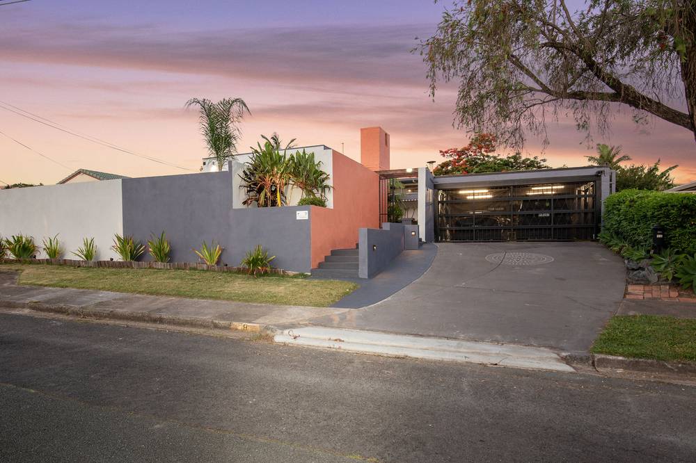 9 Lergessner Street, BIGGERA WATERS, QLD 4216