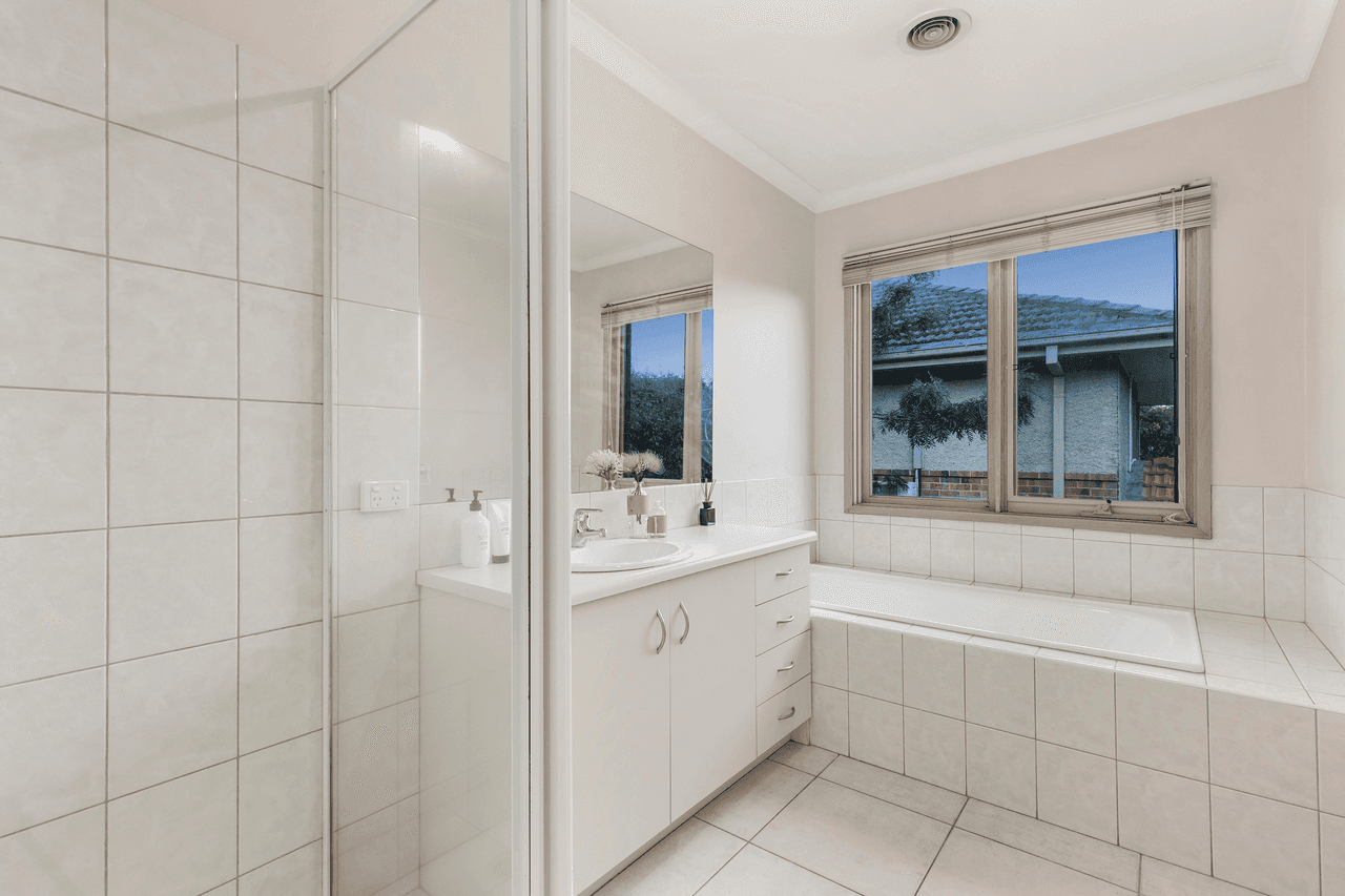 922 High Street Road, GLEN WAVERLEY, VIC 3150