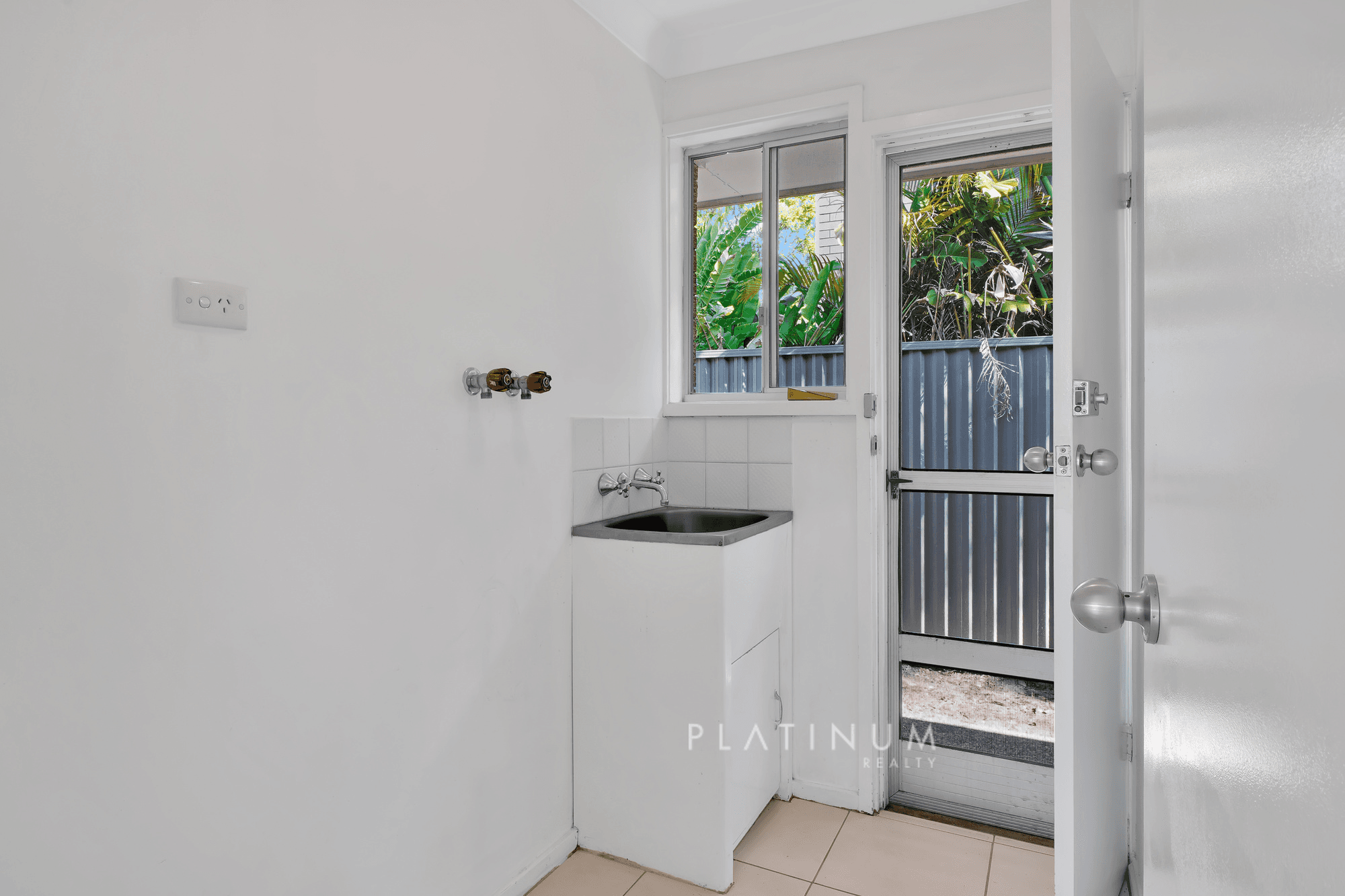 71 Laguna Avenue, PALM BEACH, QLD 4221