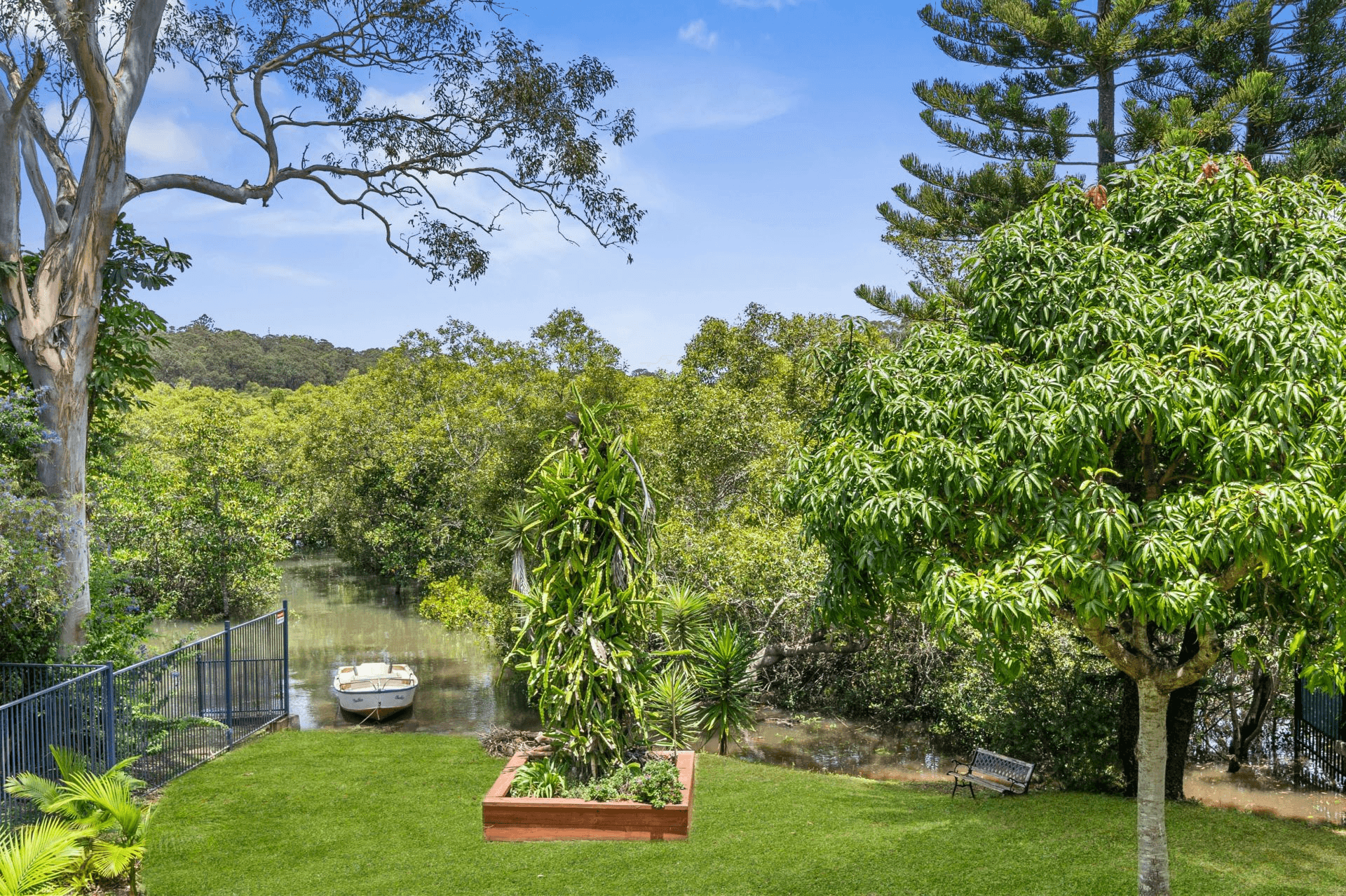 6 Cotton Tree Avenue, Macleay Island, QLD 4184