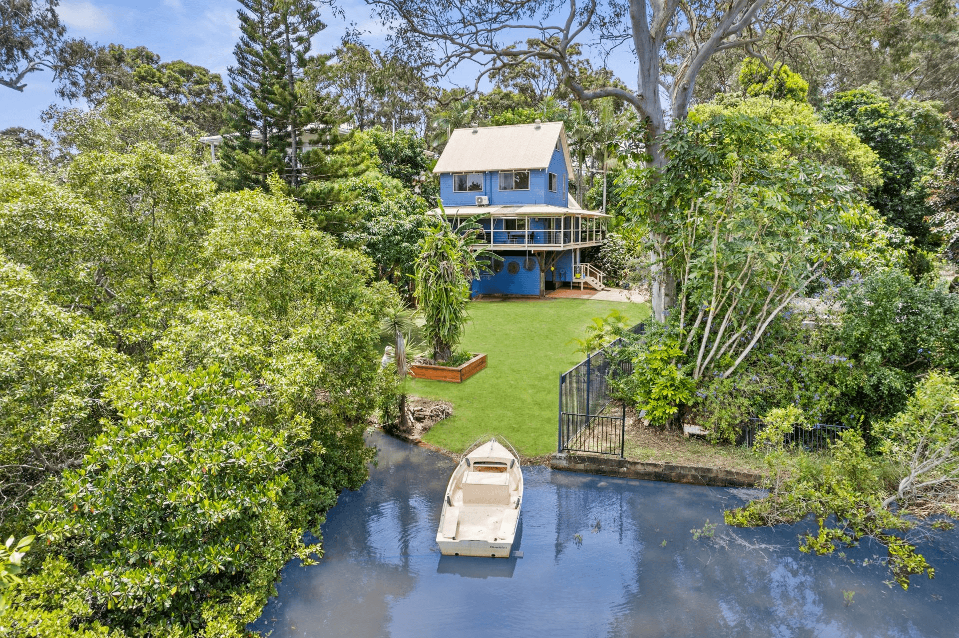 6 Cotton Tree Avenue, Macleay Island, QLD 4184