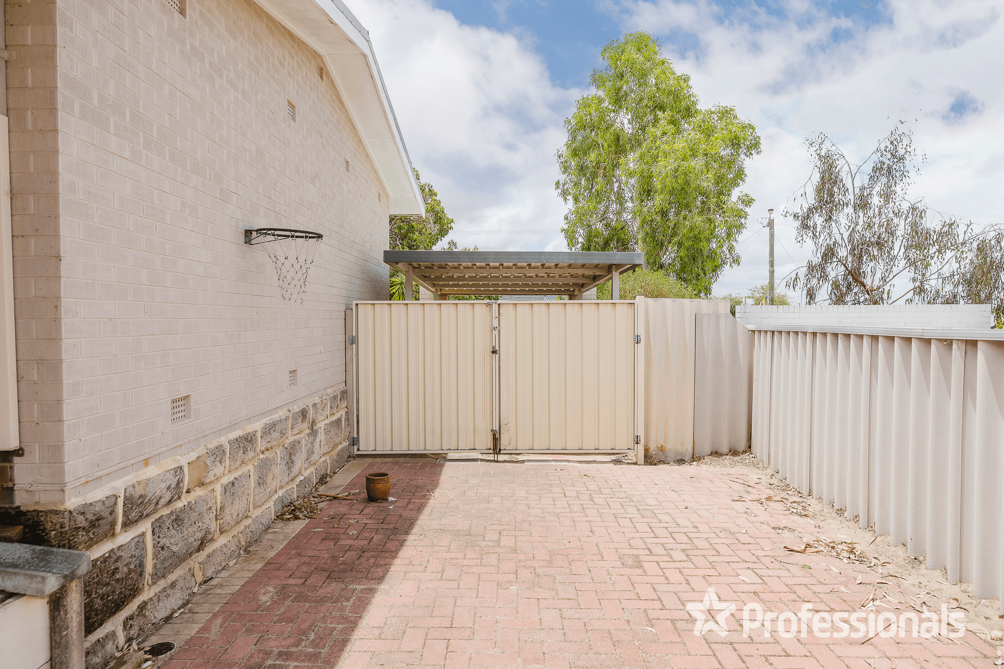 35 Rochford Way, GIRRAWHEEN, WA 6064