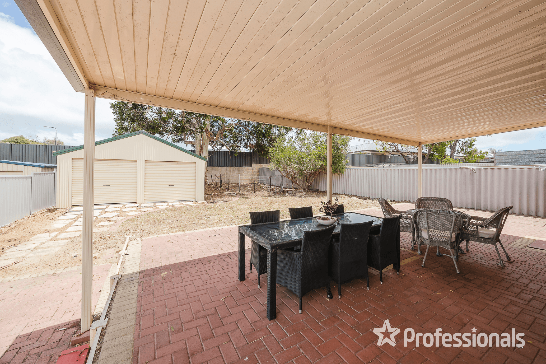 35 Rochford Way, GIRRAWHEEN, WA 6064