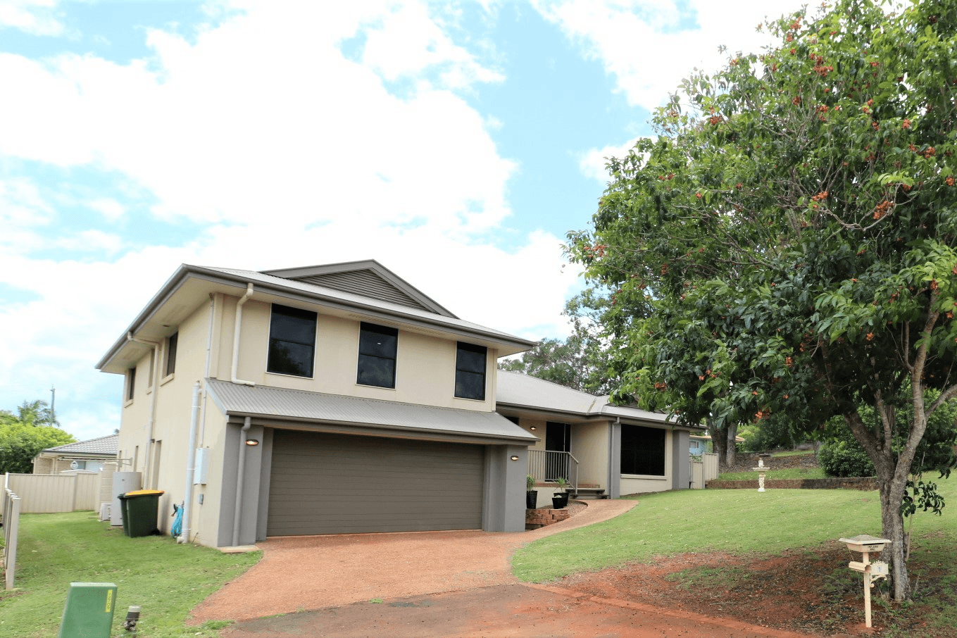 1  Pioneer Avenue, Childers, QLD 4660