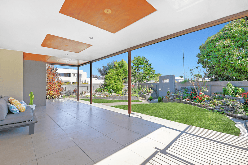 54 Brindisi Avenue, Isle Of Capri, QLD 4217