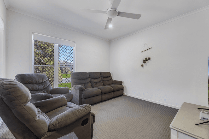 4 Maclamond Drive, PELICAN WATERS, QLD 4551