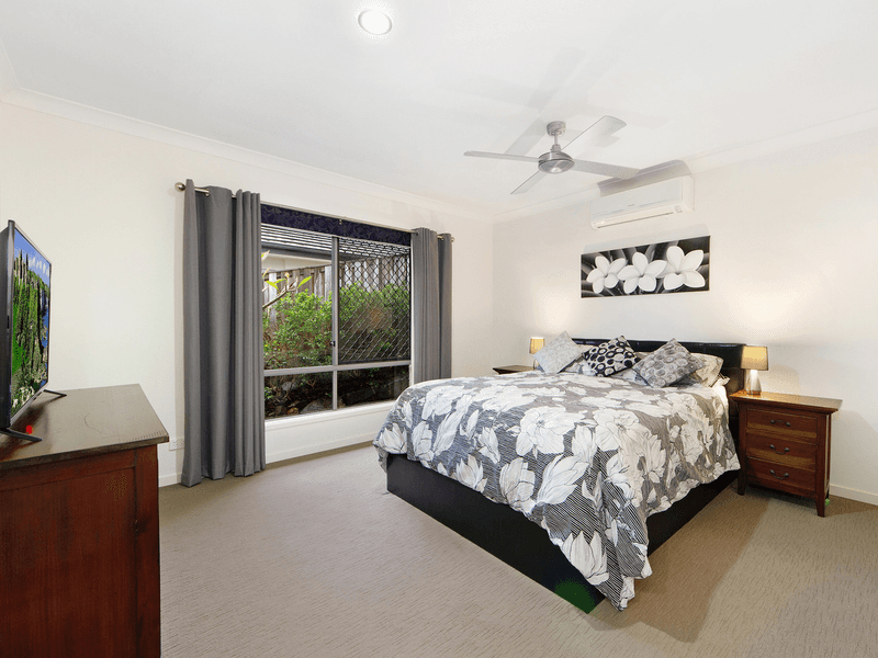 16 Greenview Drive, UPPER COOMERA, QLD 4209