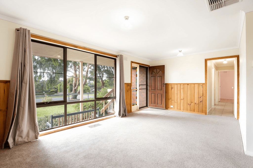 8 Metcalfe Drive, ROMSEY, VIC 3434