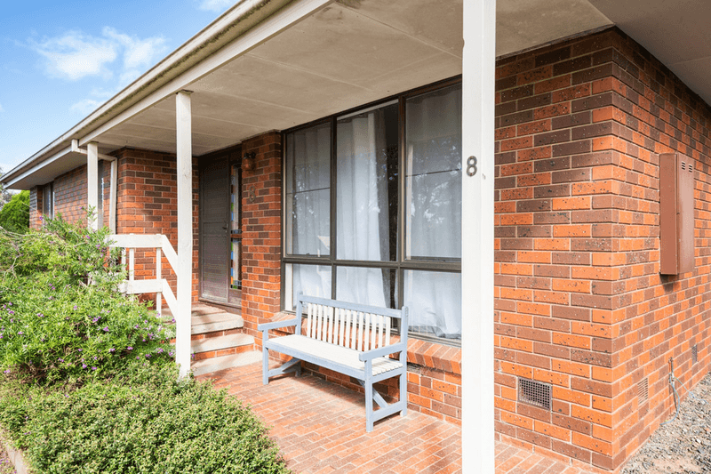 8 Metcalfe Drive, ROMSEY, VIC 3434