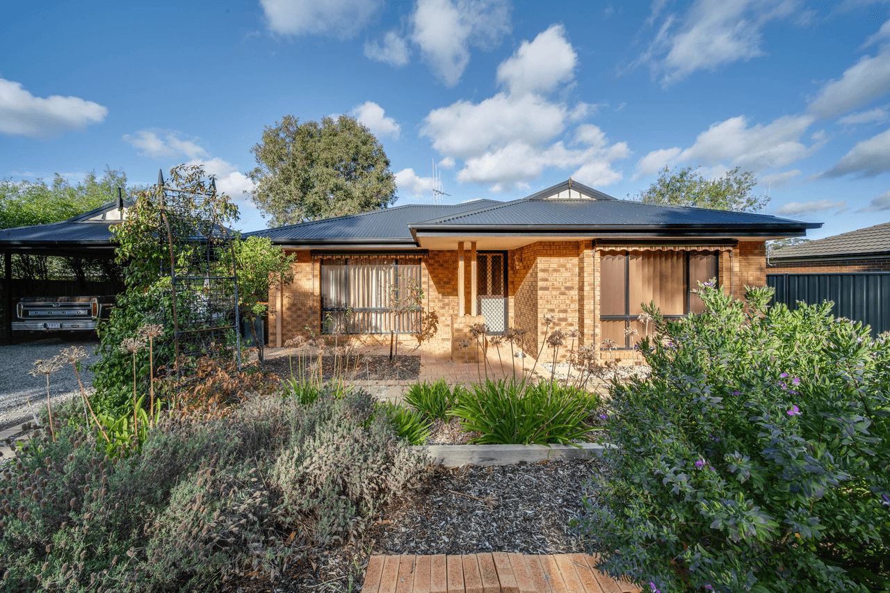 9 Aspera Way, KANGAROO FLAT, VIC 3555