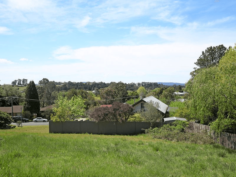 1 Attunga Place, MOSS VALE, NSW 2577