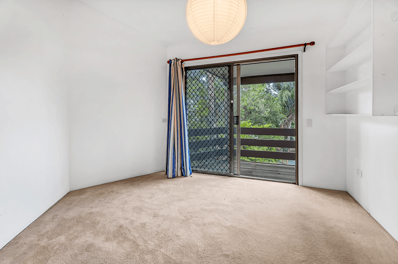 5 Maralinga Dr, ASHMORE, QLD 4214