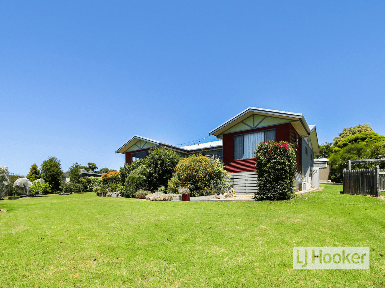 4 Cluster Court, NEWLANDS ARM, VIC 3875