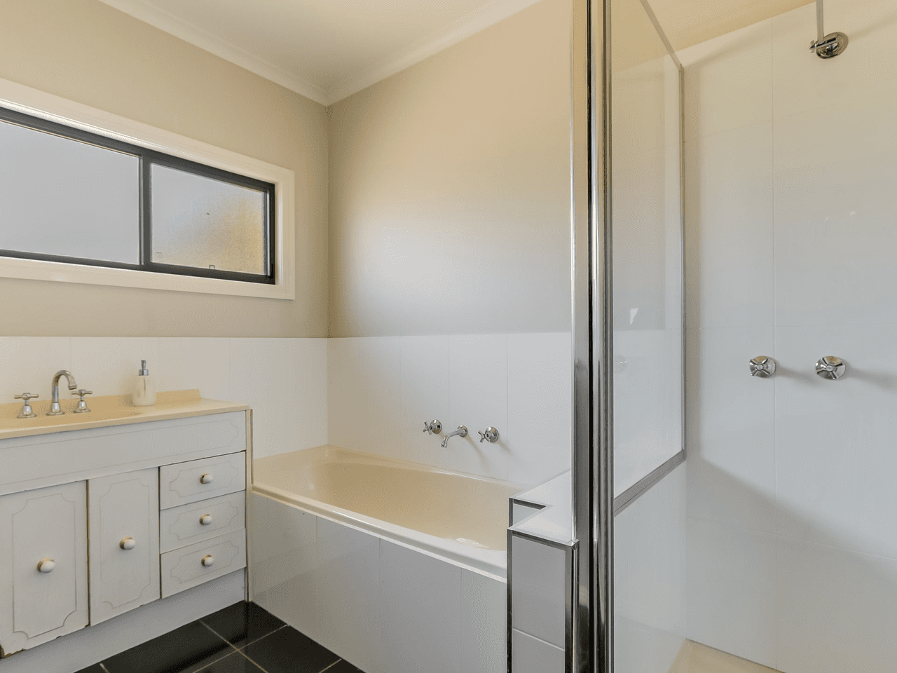 4 Cluster Court, NEWLANDS ARM, VIC 3875