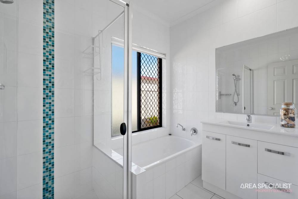 1 Henry Court, Jacobs Well, QLD 4208