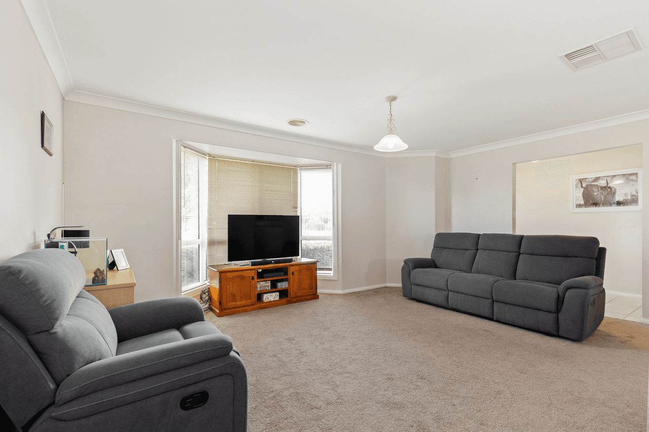 89 Yentoo Drive, GLENFIELD PARK, NSW 2650