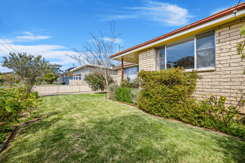 17 Hyland Avenue, NAROOMA, NSW 2546