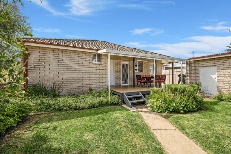 17 Hyland Avenue, NAROOMA, NSW 2546