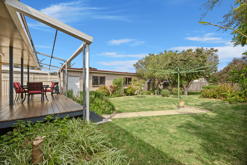 17 Hyland Avenue, NAROOMA, NSW 2546