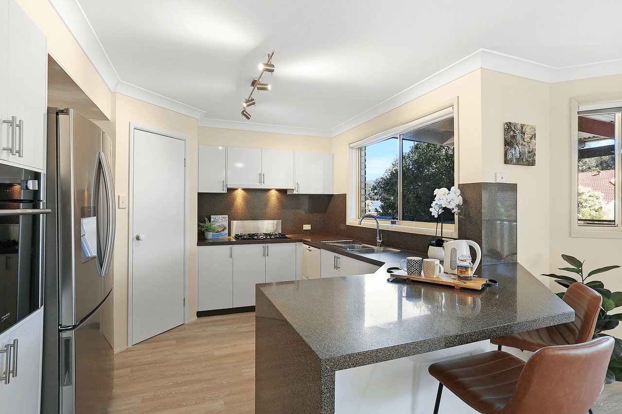 76 Robins Creek Drive, HORSLEY, NSW 2530