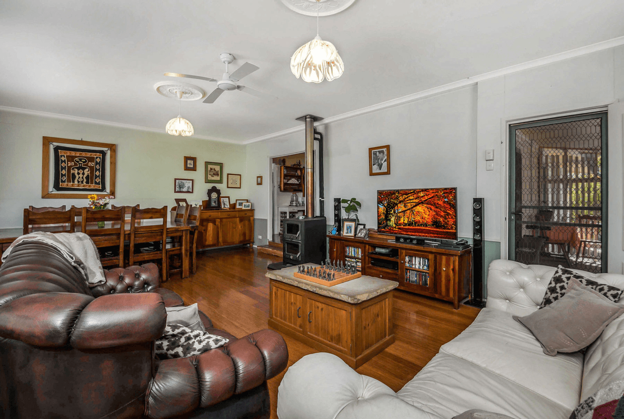 17 Koreelah Street, UPPER LOCKYER, QLD 4352