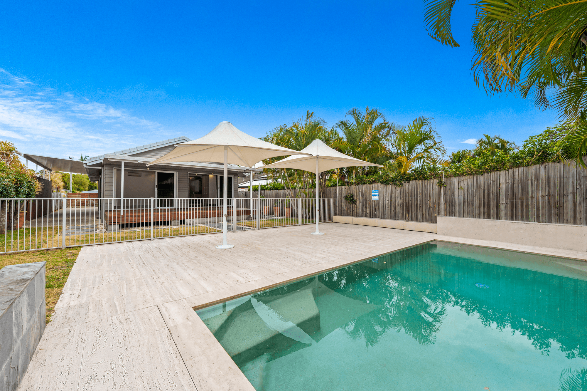 28 Vernon Avenue, LABRADOR, QLD 4215