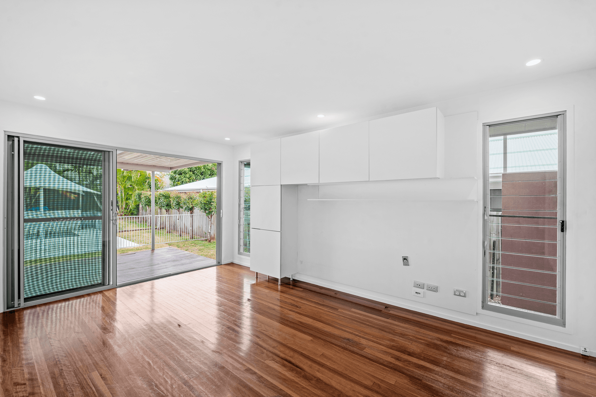 28 Vernon Avenue, LABRADOR, QLD 4215