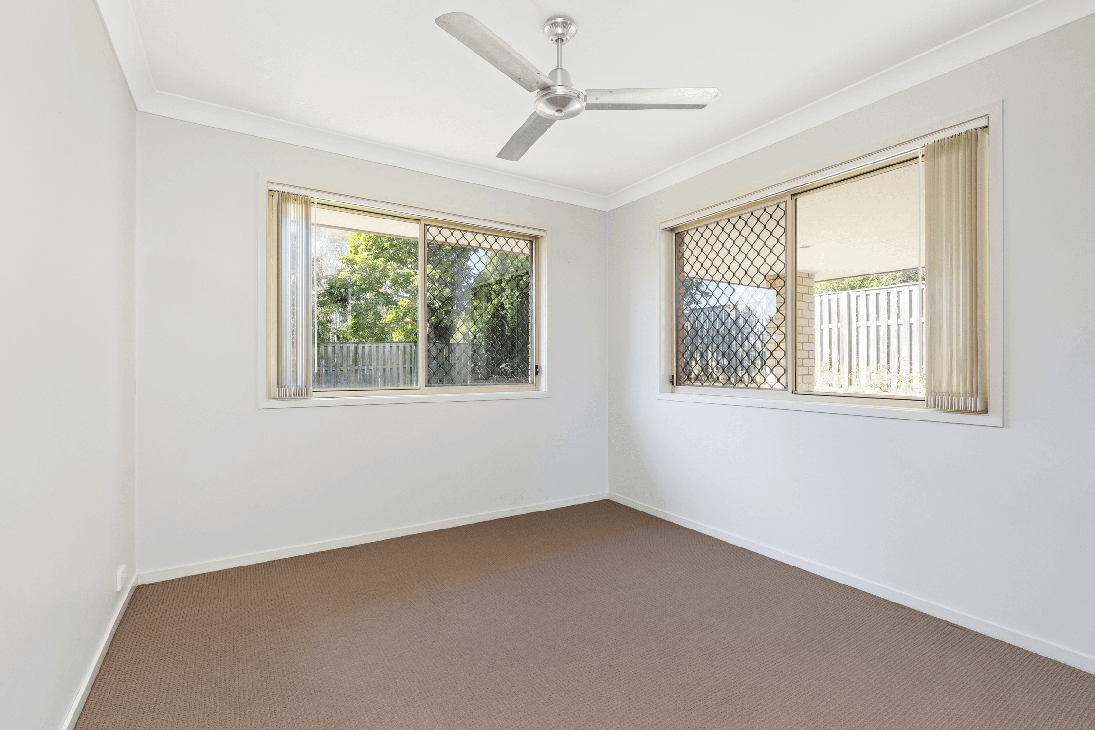 17 Westminster Crescent, RACEVIEW, QLD 4305