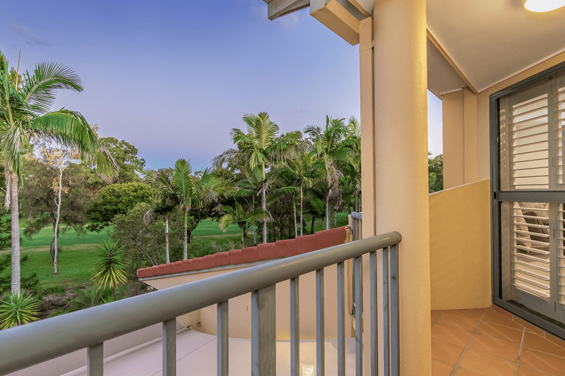 37/125 Santa Cruz Boulevard, Clear Island Waters, QLD 4226