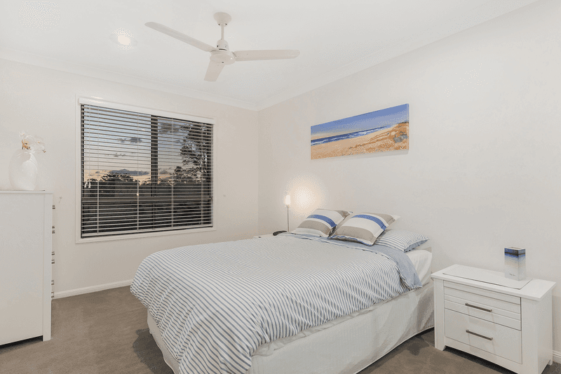 37/125 Santa Cruz Boulevard, Clear Island Waters, QLD 4226