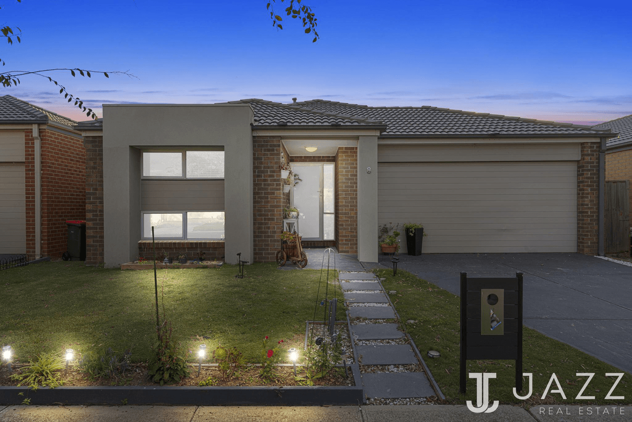 8 Casino Parade, POINT COOK, VIC 3030