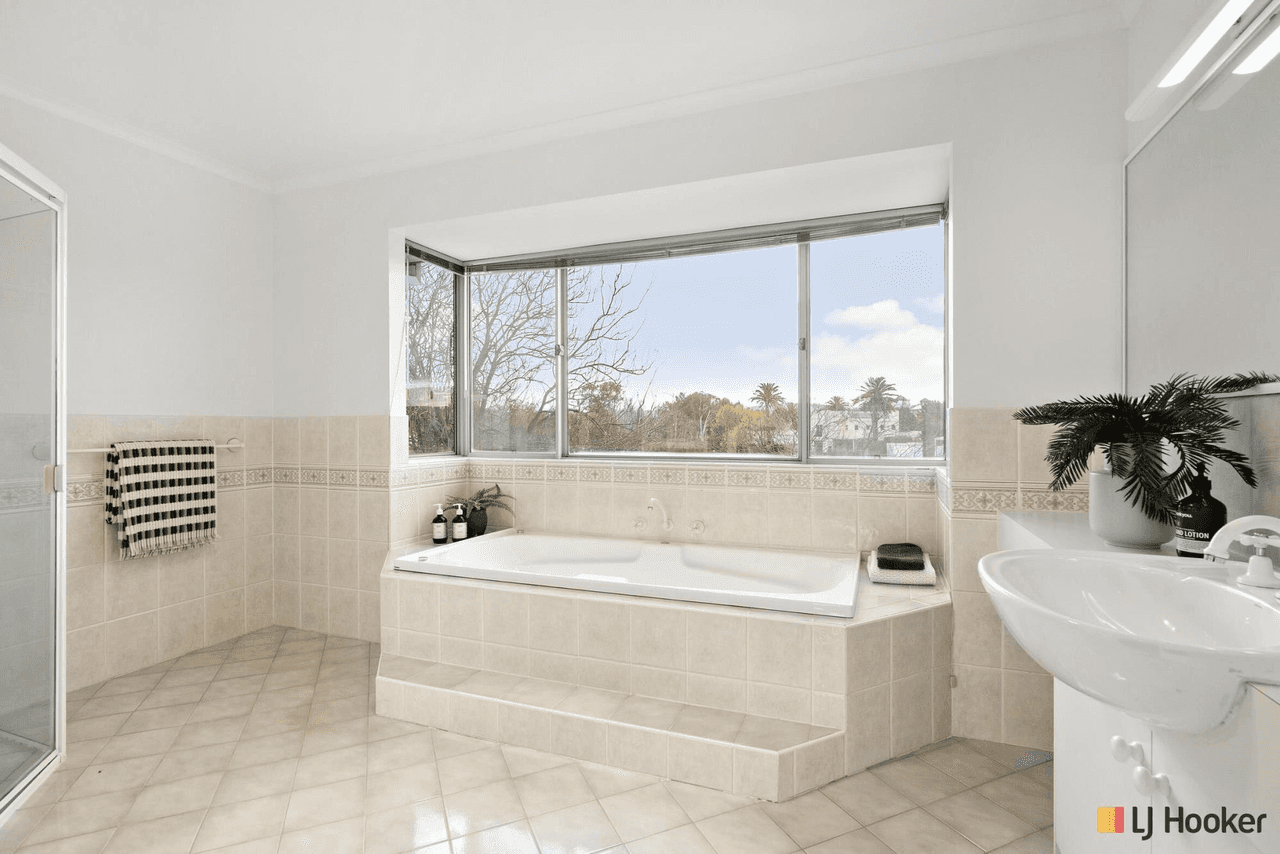 17 Lakeview Gardens, JERRABOMBERRA, NSW 2619