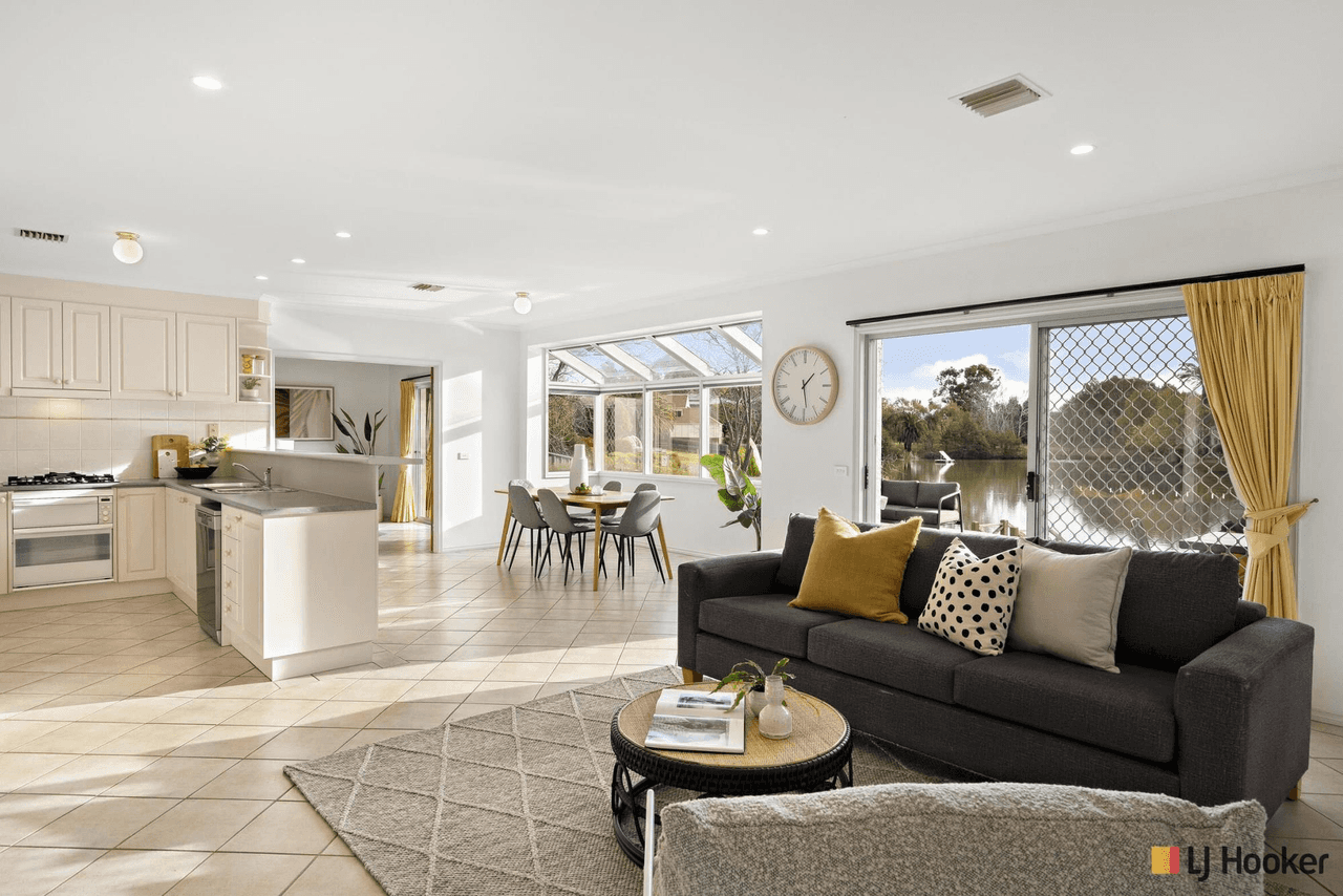 17 Lakeview Gardens, JERRABOMBERRA, NSW 2619