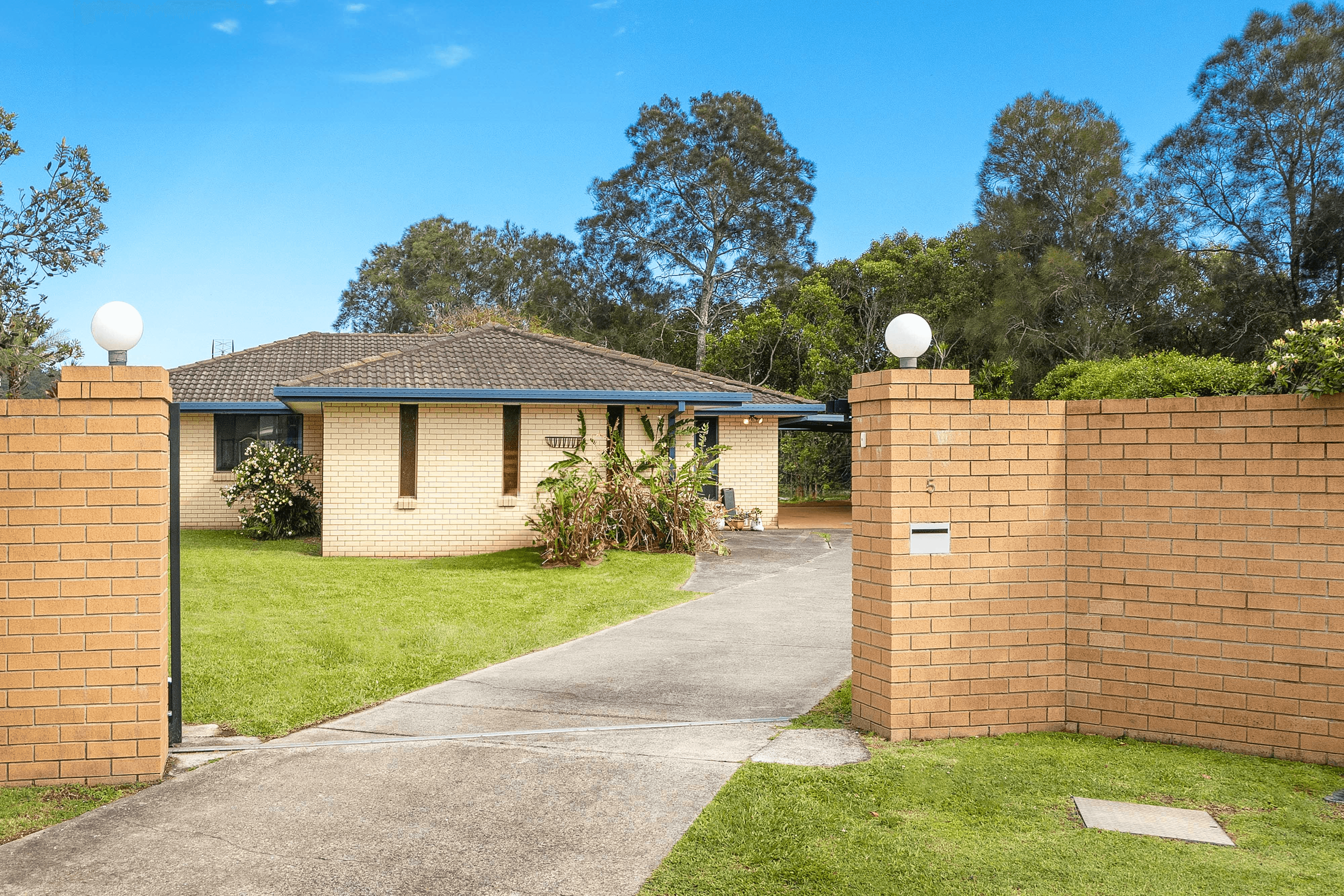 5 Chirgwin Court, CURRUMBIN WATERS, QLD 4223