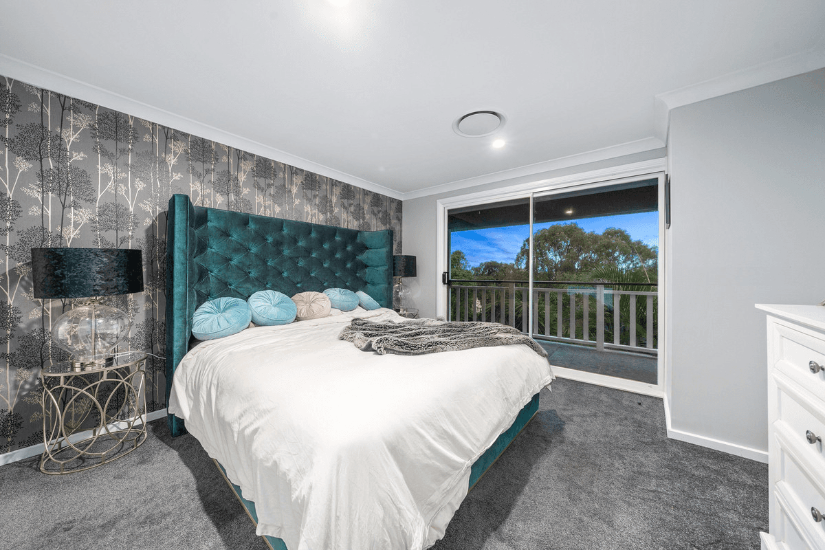 37 Crestridge Crescent, OXENFORD, QLD 4210