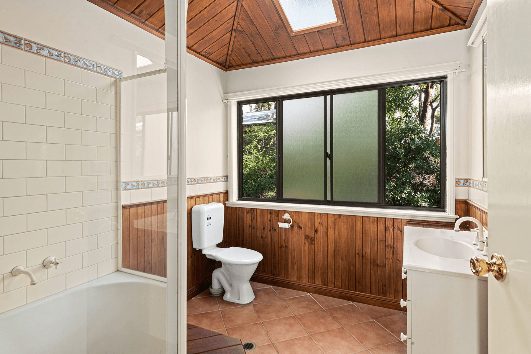 4 Ashley Place, HILL TOP, NSW 2575
