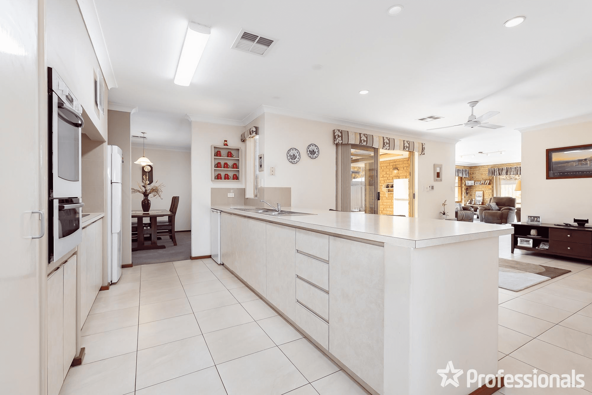 11 Dreyer Way, BULL CREEK, WA 6149