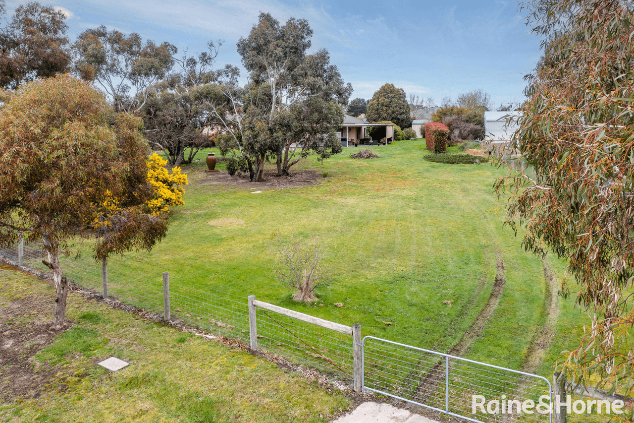 12 Grandview Close, RIDDELLS CREEK, VIC 3431