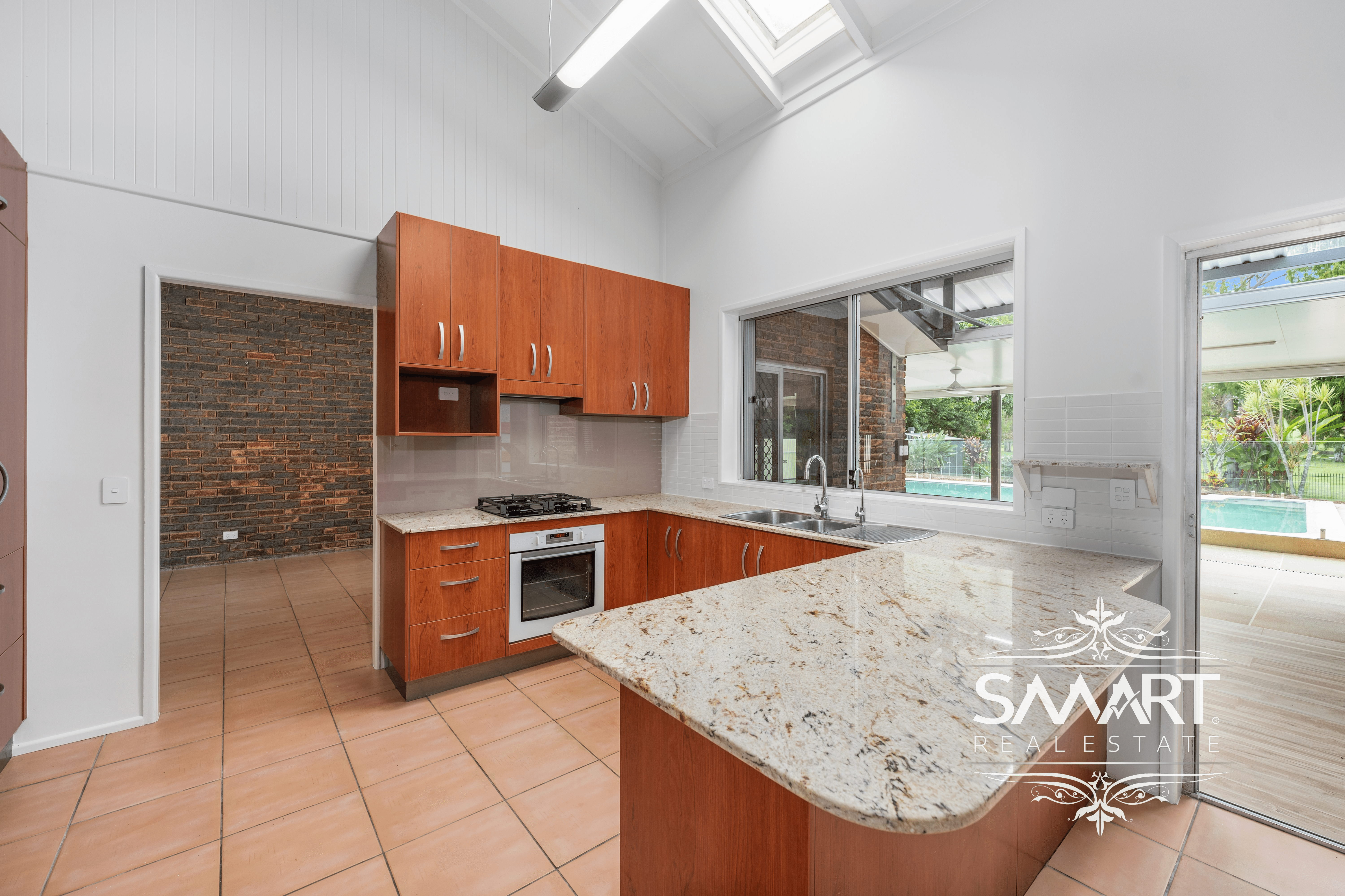 7 Tambourah Drive, BENOWA, QLD 4217