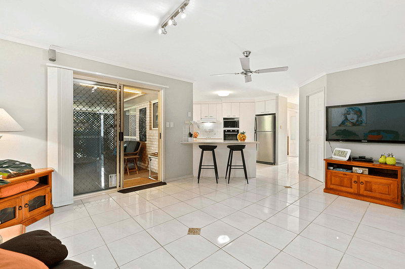 3 Magpie Court, ELI WATERS, QLD 4655