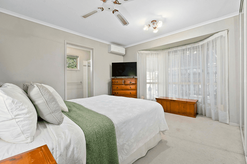 3 Magpie Court, ELI WATERS, QLD 4655