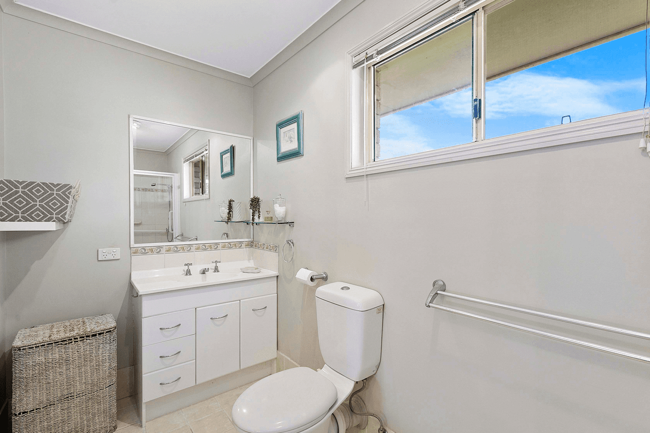 3 Magpie Court, ELI WATERS, QLD 4655