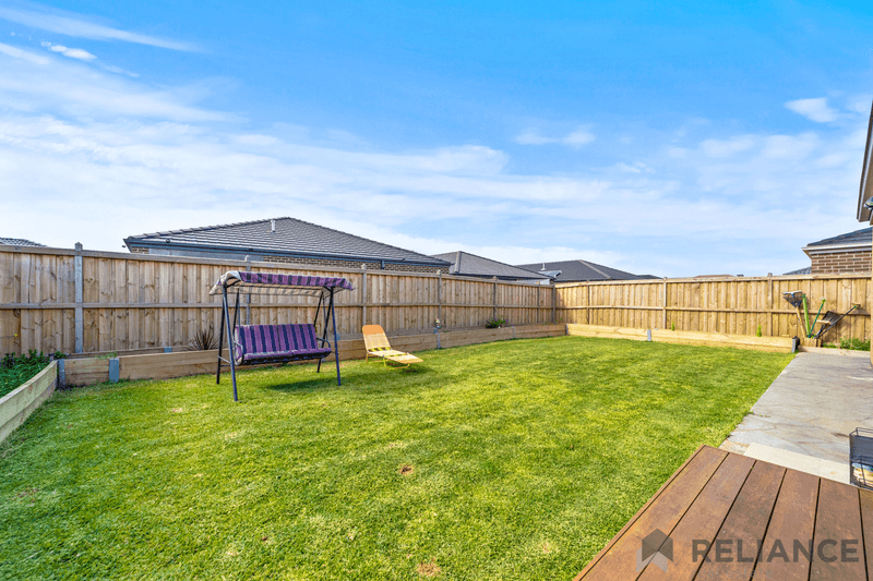 32 Bromley Circuit, Thornhill Park, VIC 3335