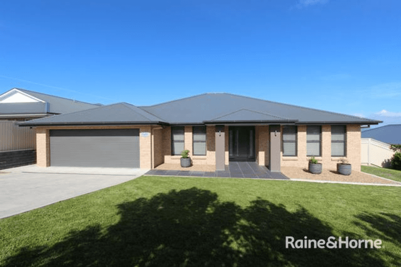 8 Blackwood Close, KELSO, NSW 2795