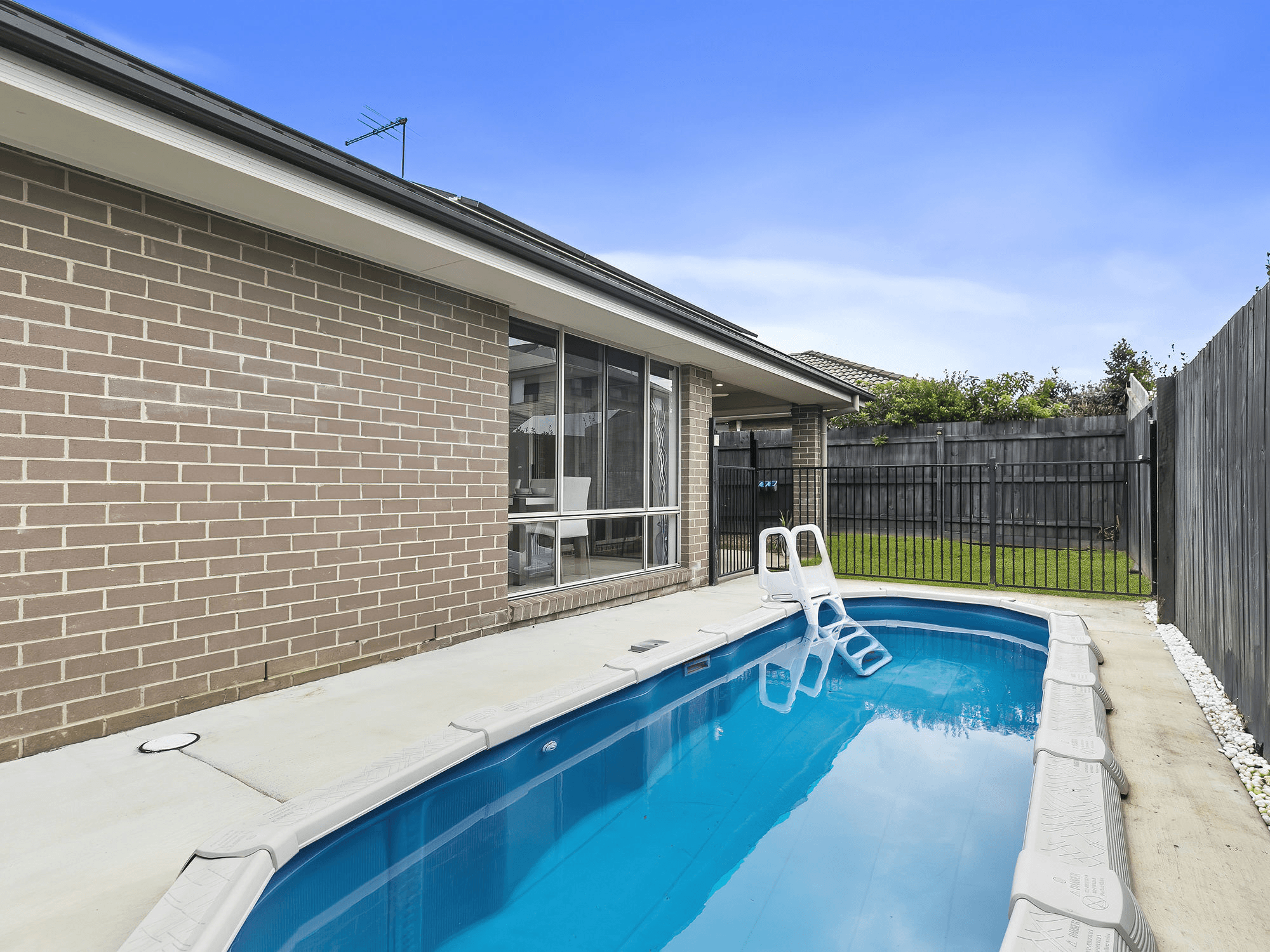 11 Ravensbourne Crescent, NORTH LAKES, QLD 4509