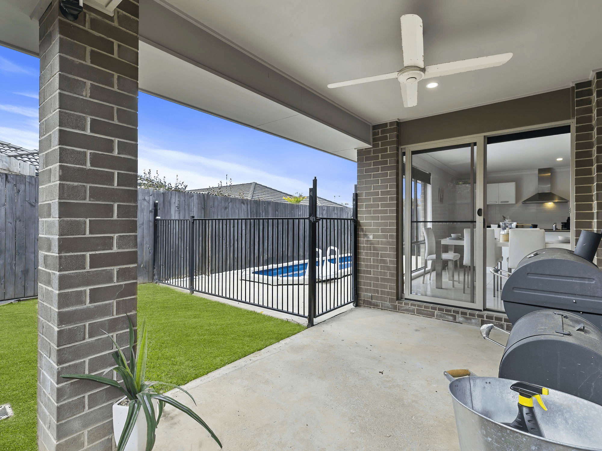 11 Ravensbourne Crescent, NORTH LAKES, QLD 4509