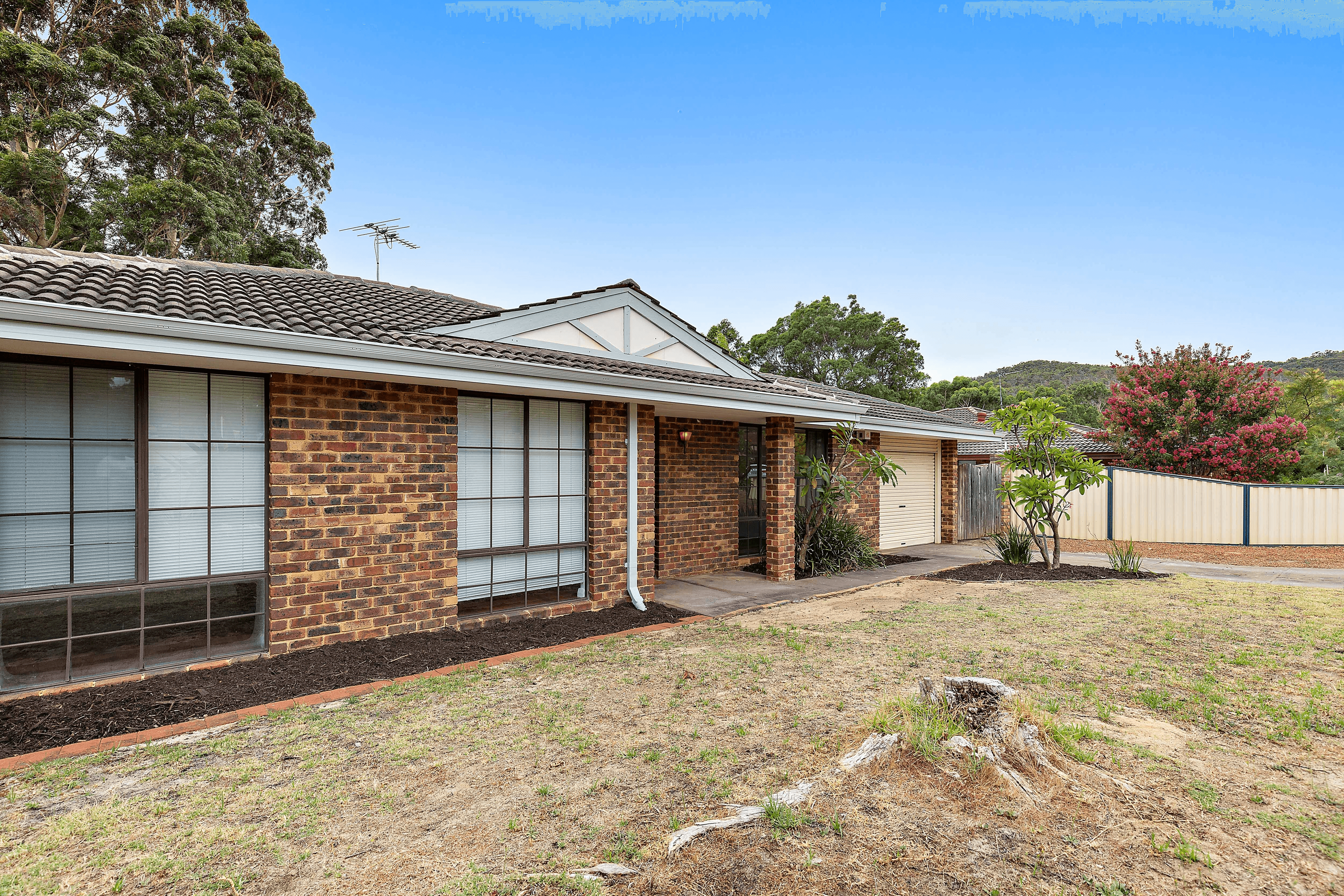 1 Morundah Place, Kelmscott, WA 6111